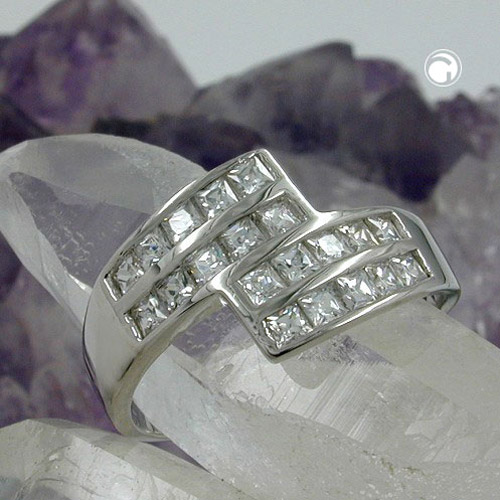 Bague argent sterling zirconias sur fond neutre