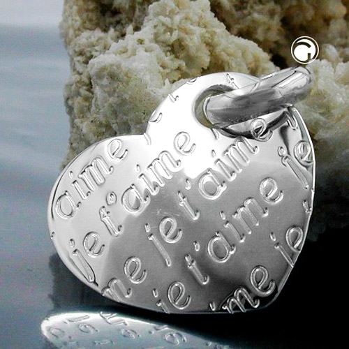 Vue détaillée du pendentif cœur argent sterling gravé