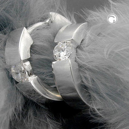 Créoles fines en argent sterling avec zirconium, vue de face