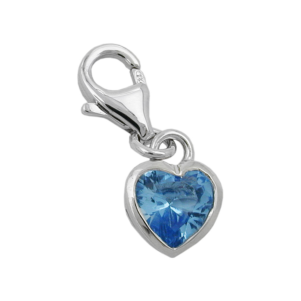 Pendentif argent 925 coeur avec zircon bleue en gros plan