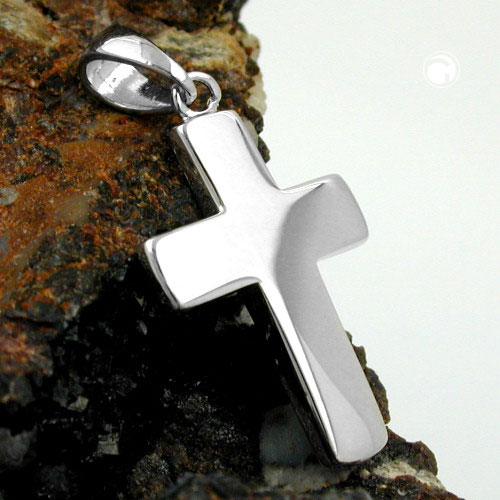 Vue rapprochée du pendentif croix argent sterling