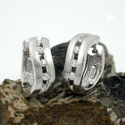 Créoles argent sterling serties de zirconiums blancs vue de face