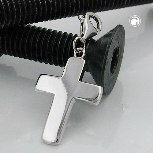 Vue rapprochée du pendentif croix argent sterling