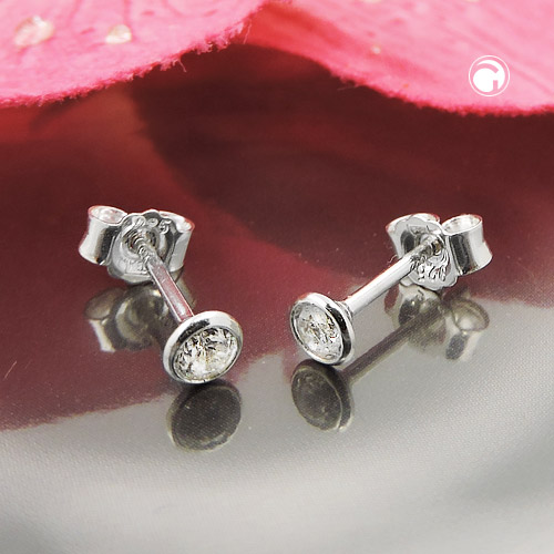 Paire de boucles d'oreilles argent sterling zircon blanc sur fond neutre