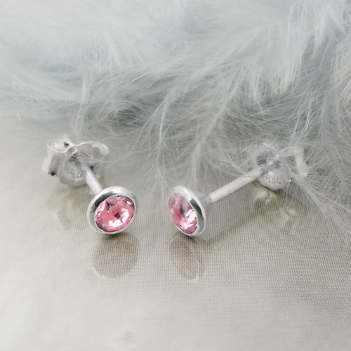 Paire de boucles d'oreilles argent sterling zircon rose vue de face