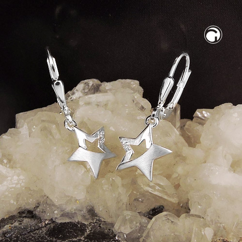 Paire de boucles d'oreilles étoile en argent sterling sur fond neutre
