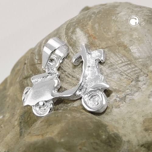 Pendentif argent sterling motif scooter, détail de l'œillet