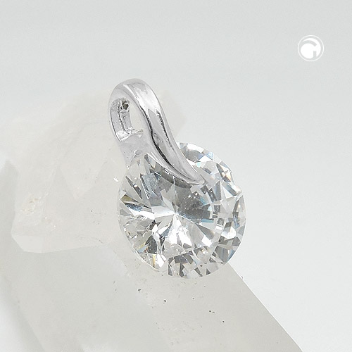 Vue rapprochée du pendentif argent sterling et zirconium
