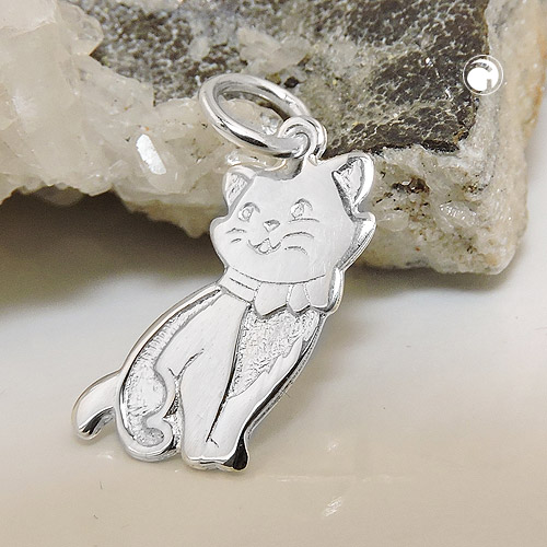 Pendentif argent sterling 925/000 poli sur fond blanc