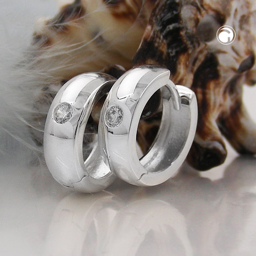 Paire de boucles d'oreilles en argent sterling zirconia vue de face