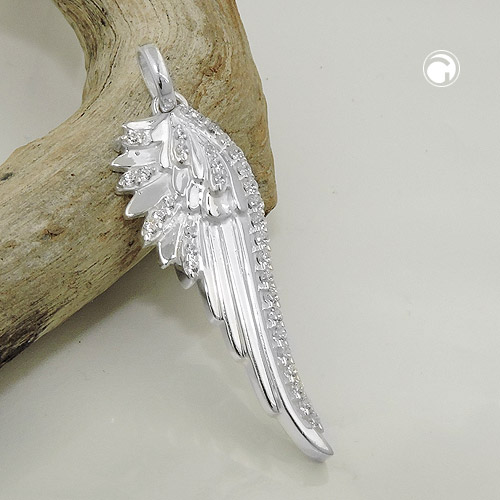 Vue rapprochée du pendentif argent 925 aile d'ange