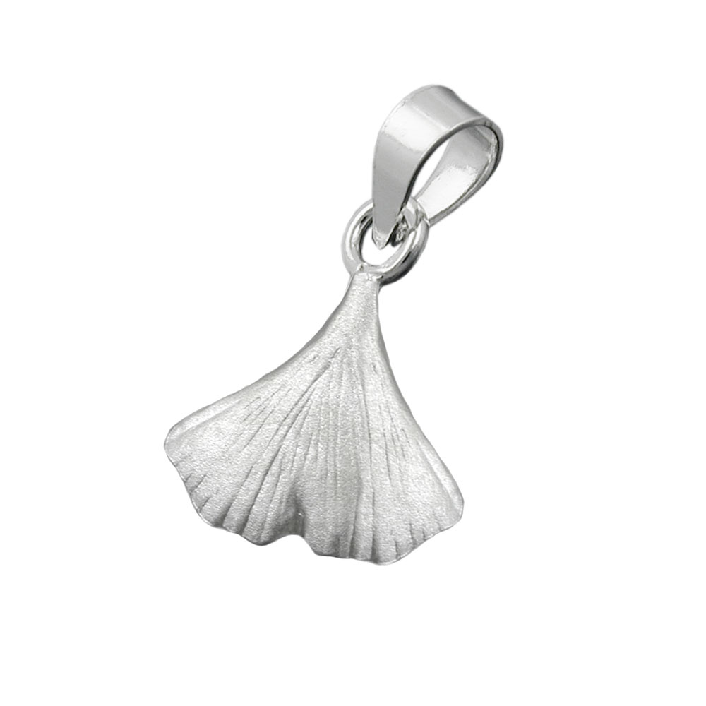 Pendentif argent 925 feuille Ginkgo sur fond blanc