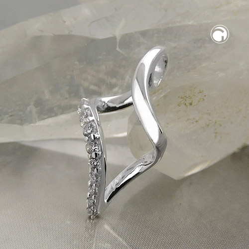 Vue rapprochée du pendentif argent sterling et zirconia