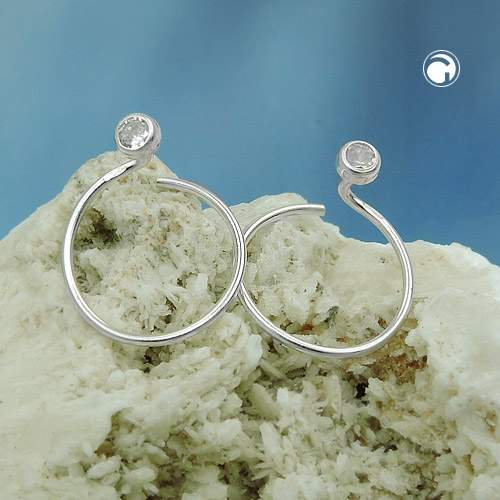 Boucle d'oreille sans perçage en argent sterling, détail du zirconia