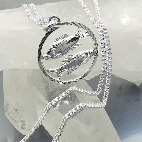 Pendentif Poisson en argent sterling vue rapprochée