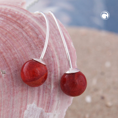 Boucles d'oreilles en argent sterling ornées de corail, vue de profil